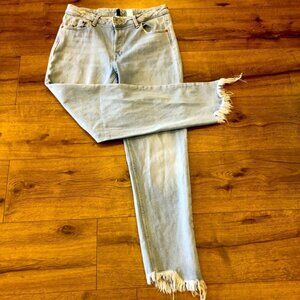 DIVIDED H&M BUTTON UP CROPPED ROW HEM HIGH RISE JEANS IN SIZE 8